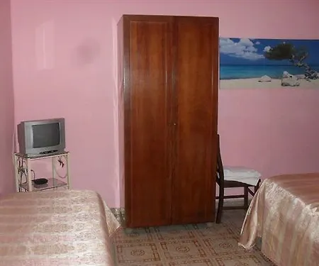 Elia Naples