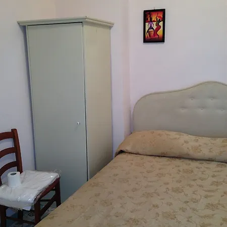 Oda ve Kahvaltı Elia 3*